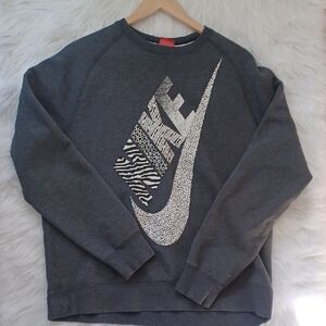 Nike Crew Neck Sweatshirt. Gray.